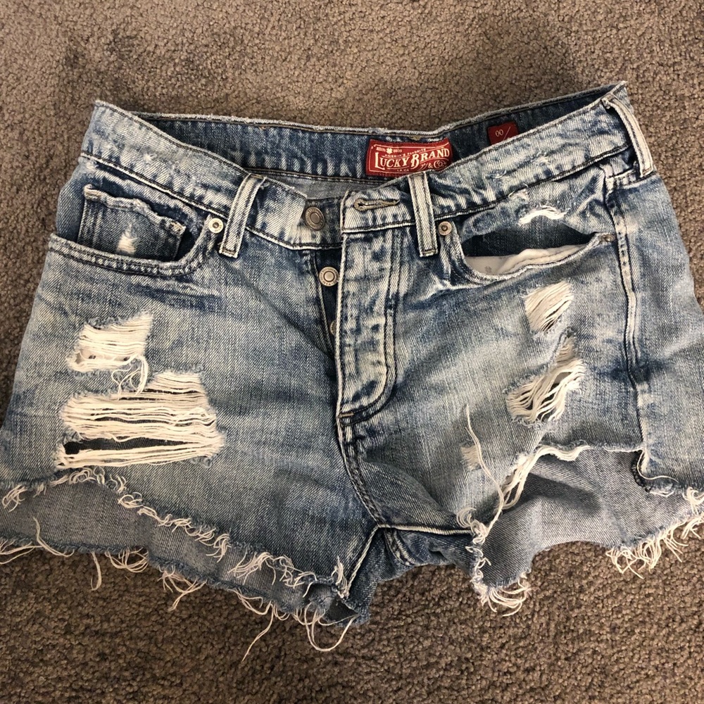 Lucky brand- The Boyfriend short- In light blue.